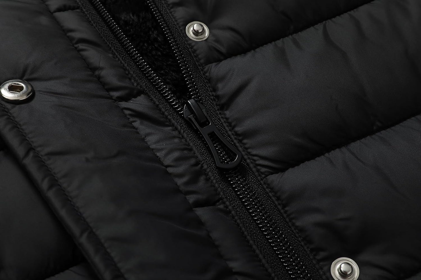 windproof cuffs and hem of MOERDENG kids long puffer parka to lock in warmth